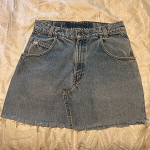 Silver Tab Levi’s denim skirt🩶